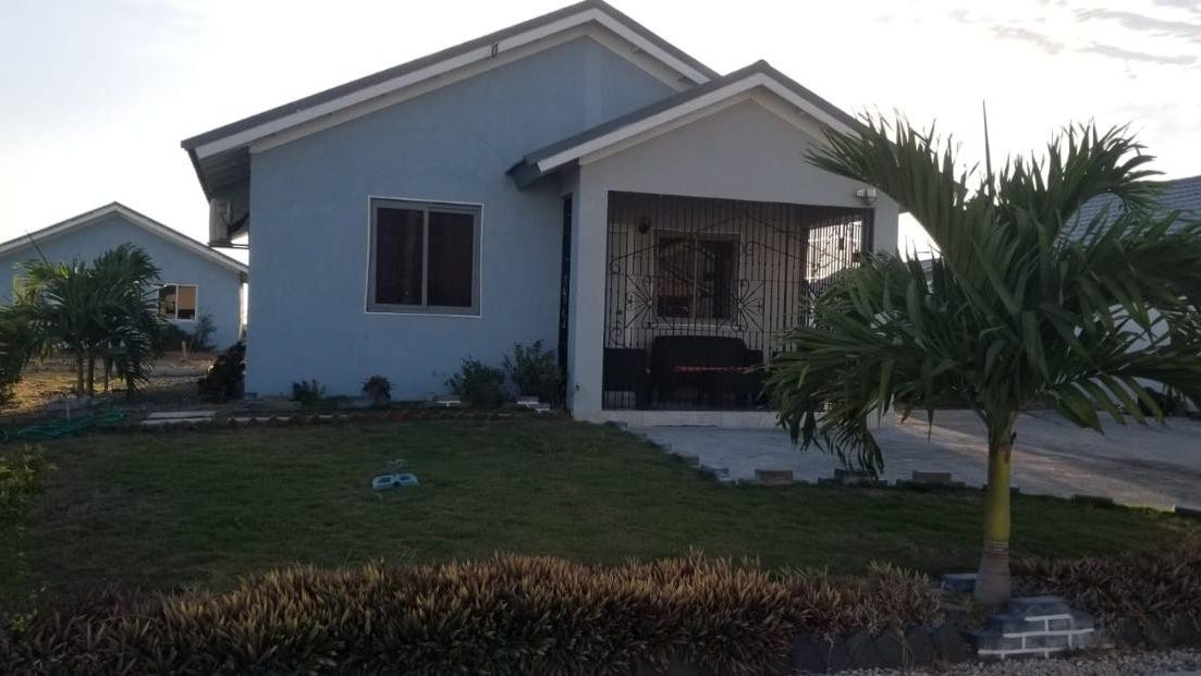 THE ORCHARDS, INNSWOOD, Spanish Town, Saint Catherine Parish House for