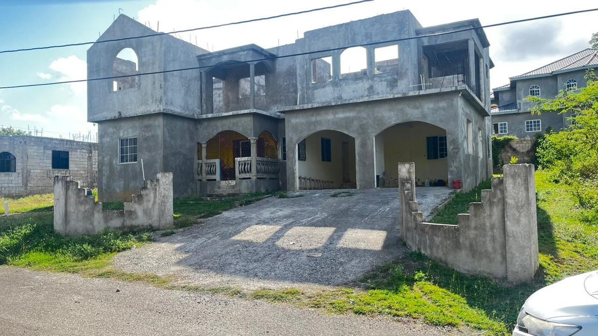 FYALL ESTATE, CLARENDON, 2597, Clarendon House for Sale