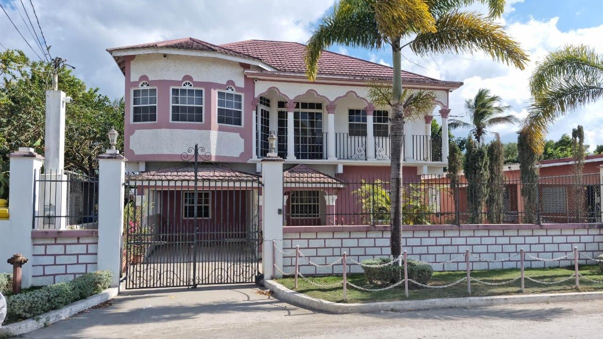 TULIP ROAD, SEAFORTH, Seaforth, Saint Thomas Parish House for Sale
