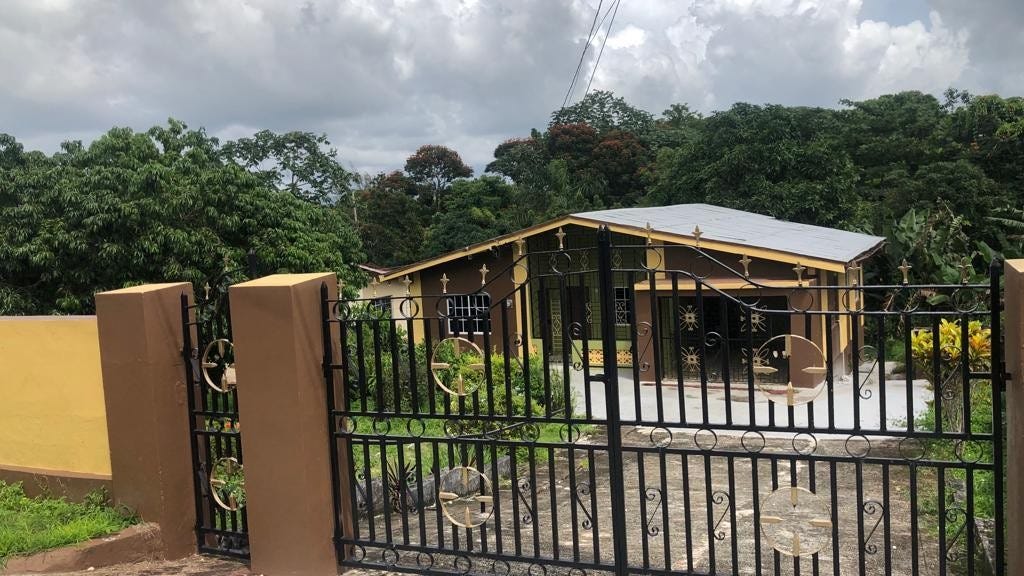 PUSEY CLOSE, VLY, Mandeville, Manchester Parish House for Sale