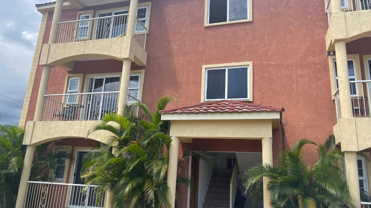 UNIVERSITY CRESCENT, Kingston 6, St. Andrew Parish House for Sale